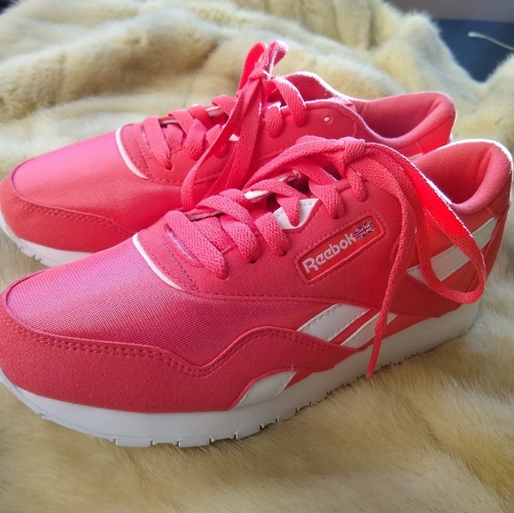 hot pink reebok classics